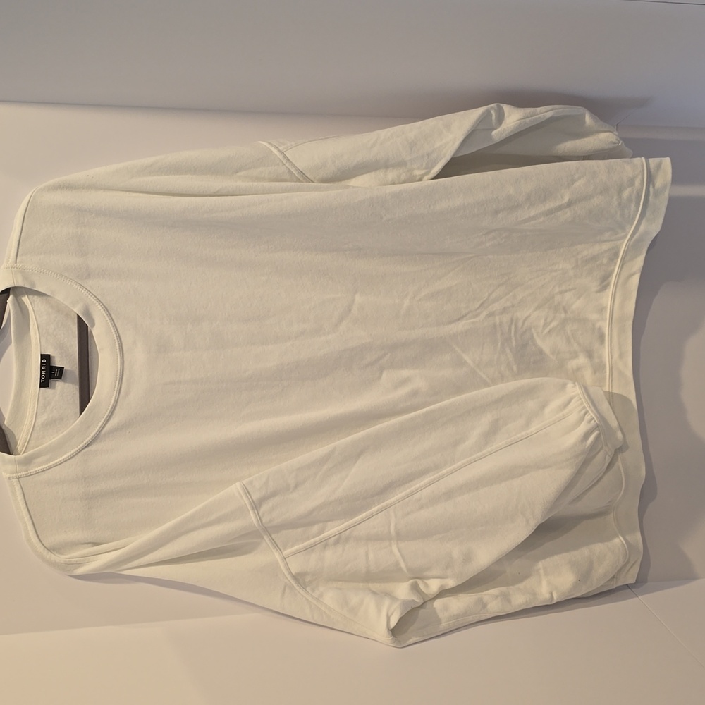 torrid White Oversized Crewneck Sweatshirt 02